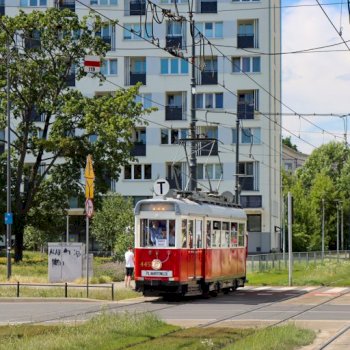 Tramwajowa Linia D na Pradze Północ - Życie Pragi Północ