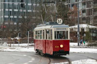 Zabytkowy tramwaj na Pradze Północ - Życie Pragi Północ